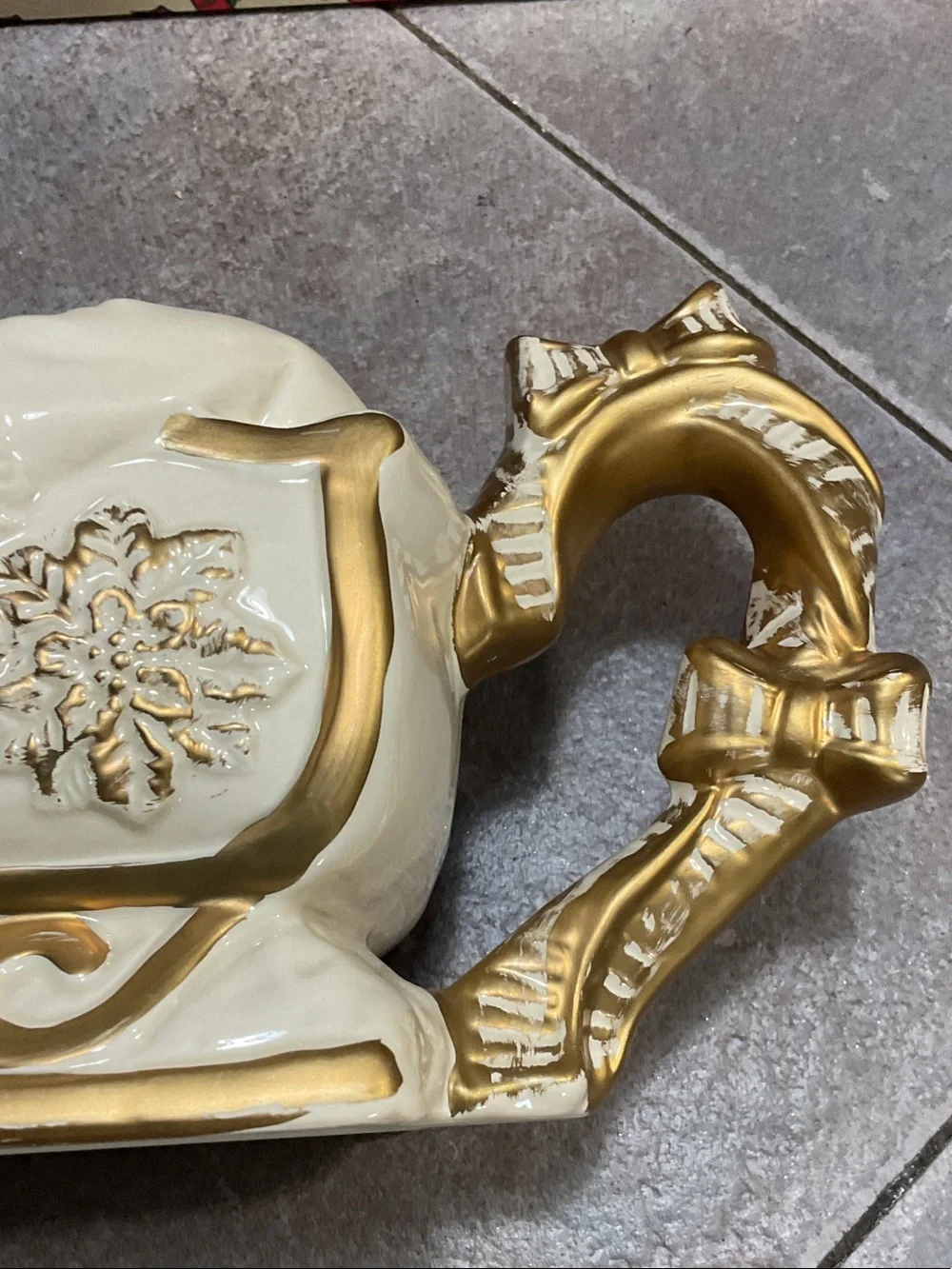 White & Gold Santa Sleigh Teapot